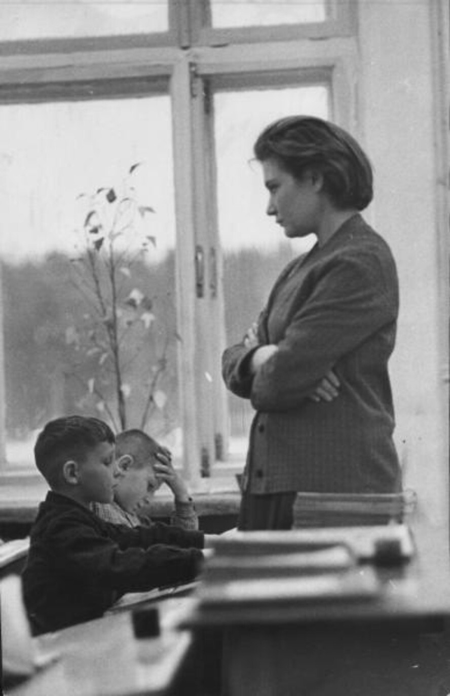 «Первый раз в первый класс». 1957 год. Всеволод Тарасевич.
