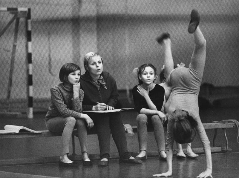 Урок гимнастики. 1973 год. Нина Свиридова, Дмитрий Воздвиженский.