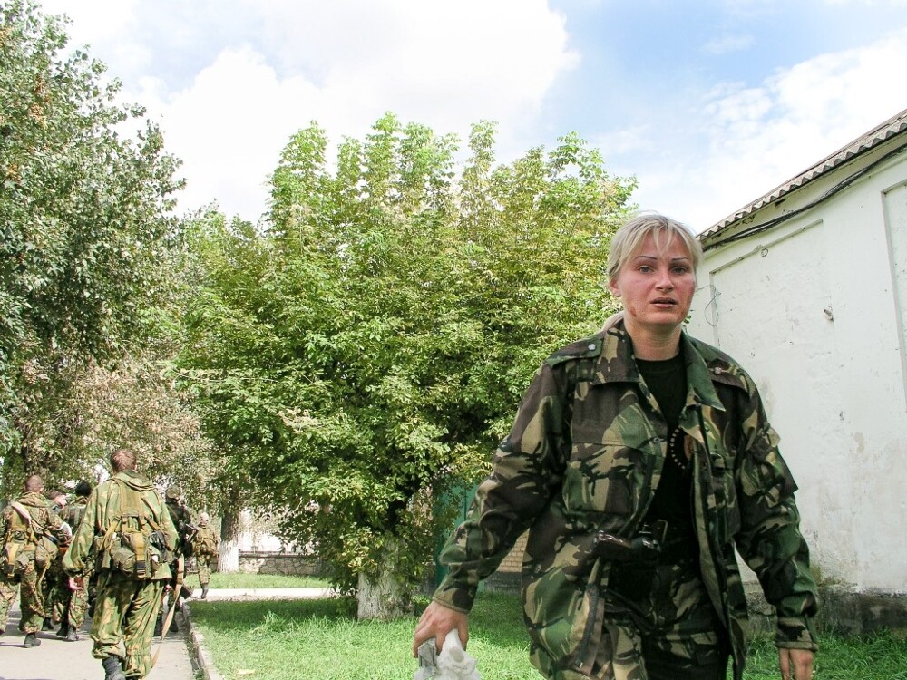 Ирина Лобова в Беслане. Сентябрь 2004 года