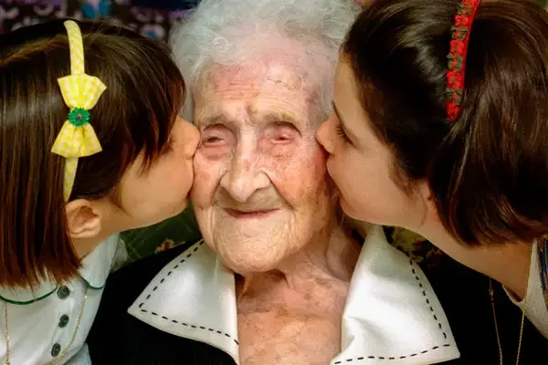 122-летняя бабушка перехитрила нотариуса, который хотел на ней нажиться