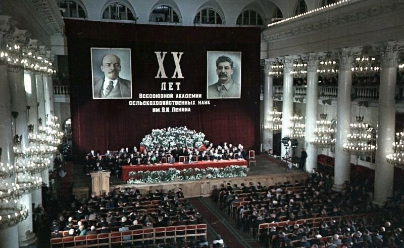 XX лет Всесоюзной академии сельскохозяйственных наук имени В. И. Ленина празднуют в Москве. 1949 год.