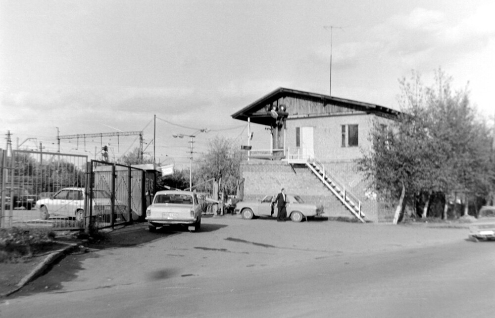 Стоянка на Черепанова. Екатеринбург, 1995 год