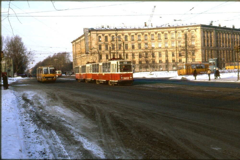 А так в 1986 году выглядела Светлановская площадь.