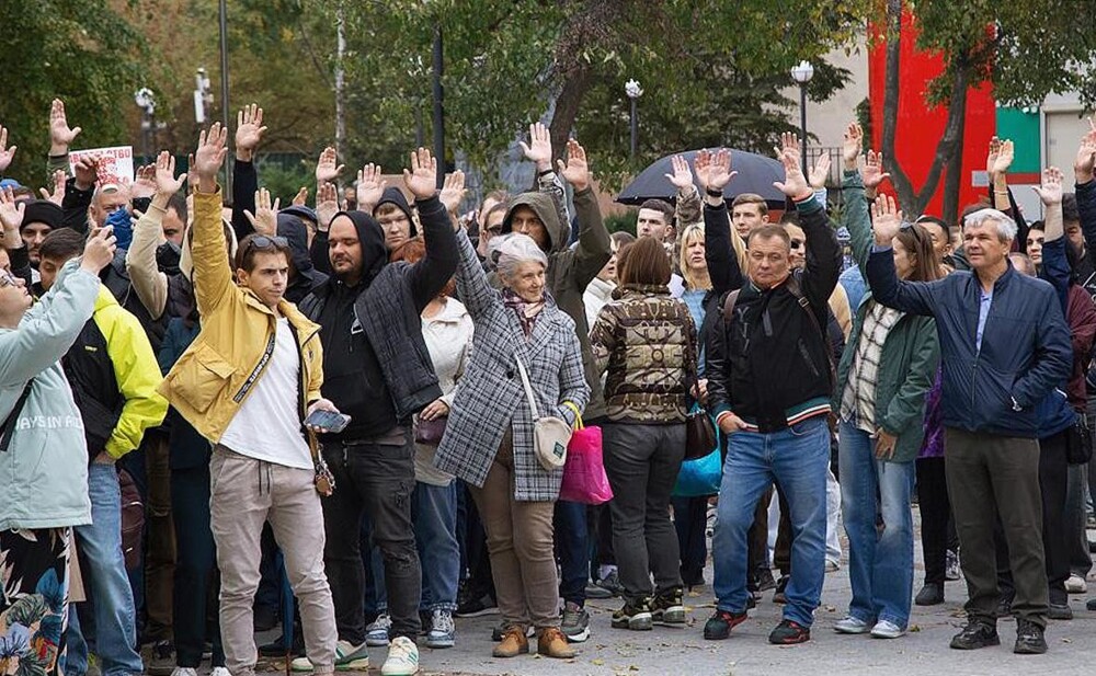 Во Владивостоке люди вышли на митинг против новых ставок утильсбора