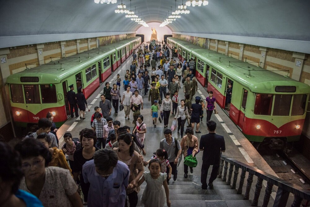 Подземный мир Пхеньяна: как устроено метро Северной Кореи