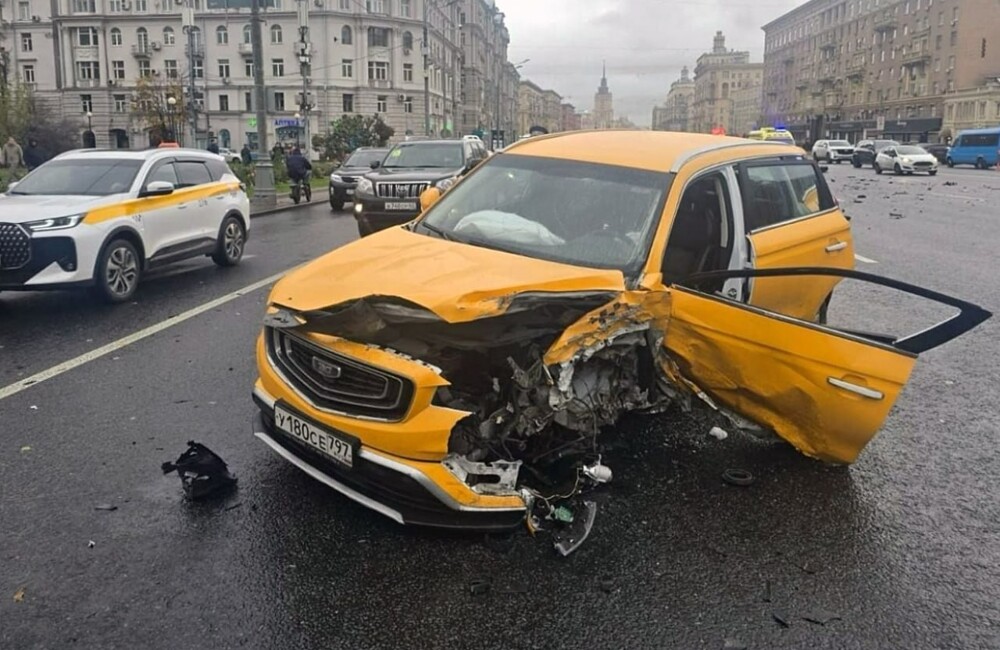 ДТП в Москве "Момент столкновения четырех машин на Кутузовском проспекте"