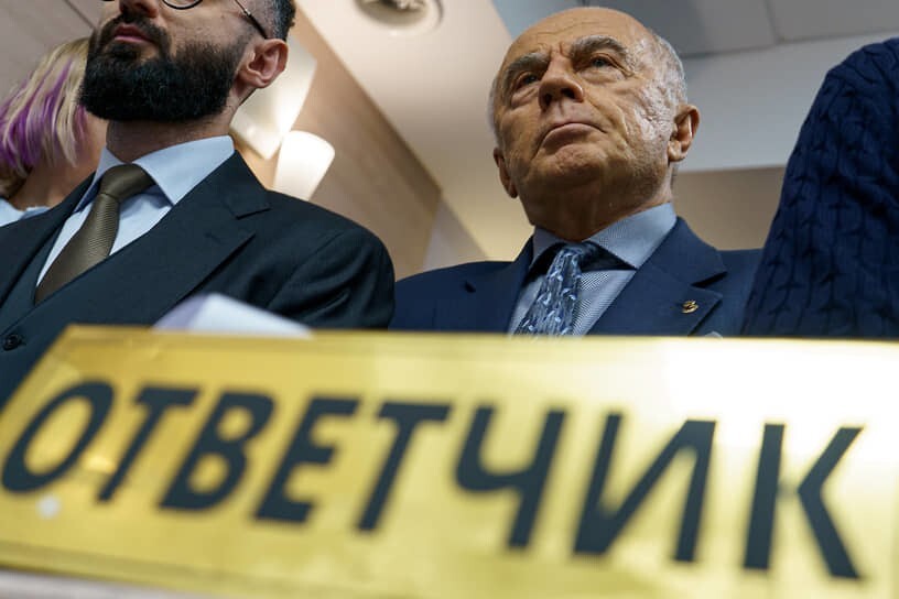 В Петербурге ректор потратил миллионы на поездки, алкоголь и личную охрану
