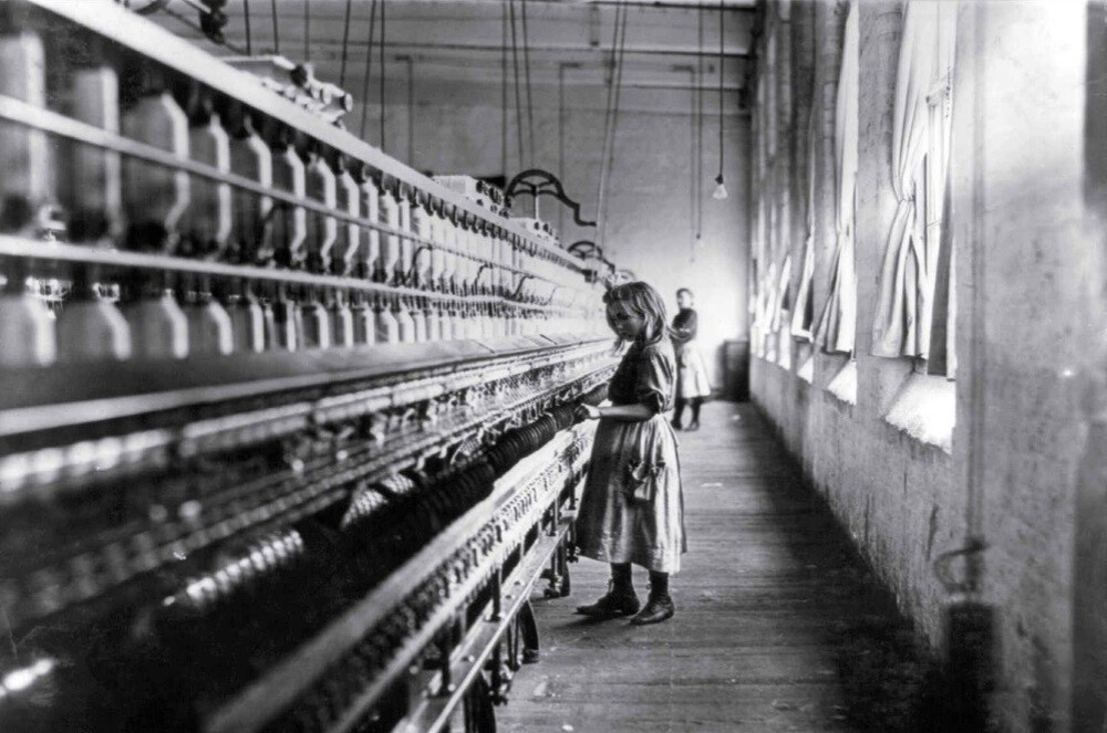 15. Девочка на хлопчатобумажной фабрике, 1906 год
