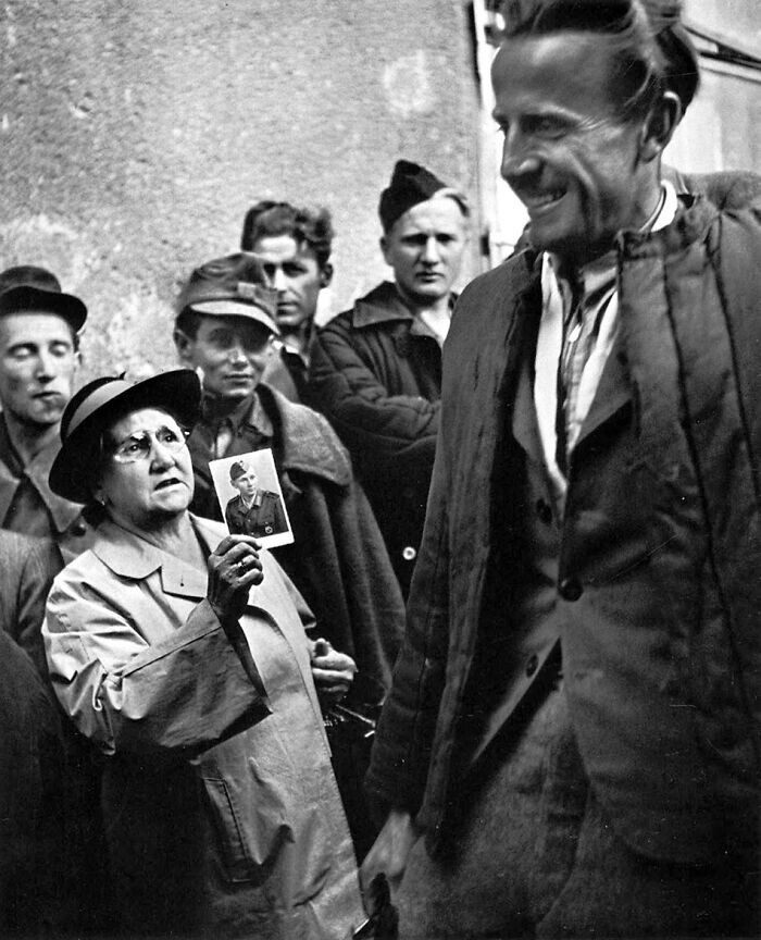 8. Мать ищет сына, 1947