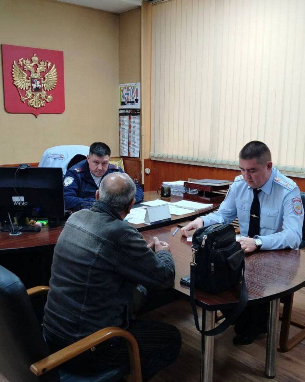 Водитель маршрутки в Челябинске обматерил пассажирку и пытался ее вытолкнуть из-за 8 рублей