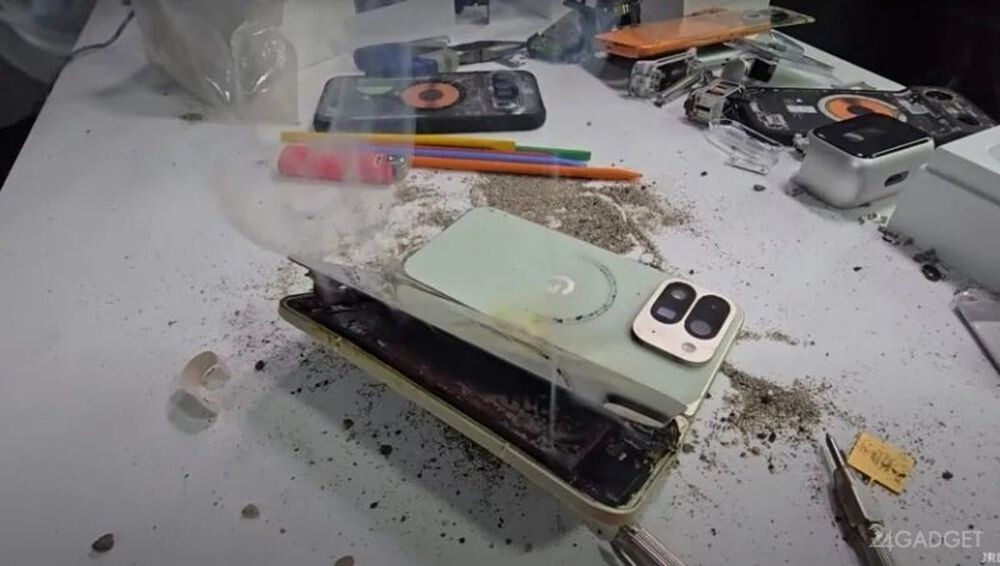 Google Pixel 10 Pro Fold сгорел во время испытаний на прочность (видео)