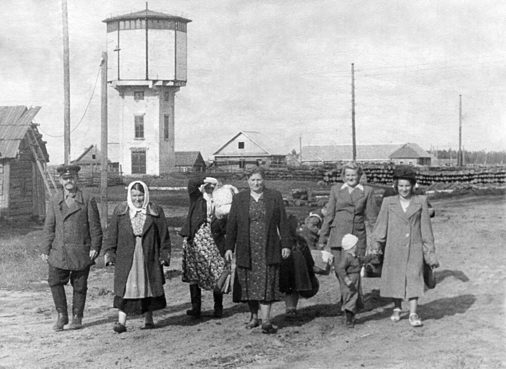 Жители посёлка Охват Тверской области.