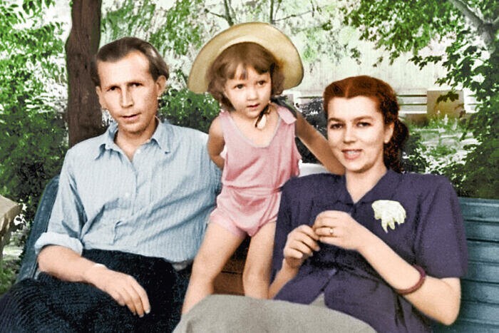 Иван Лапиков с женой и дочкой Леной