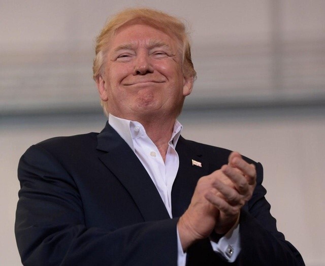 США после введения пошлин стали богатейшей страной в мире — заявил Трамп. Президент США заявил журналистам, что теперь его страна получает сотни миллиардов долларов. Филадельфийские бомжи вытерли слезы умиления и радости