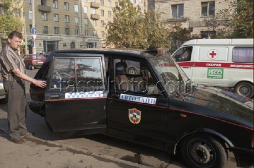 Лондонское такси в Москве, 1999 год.