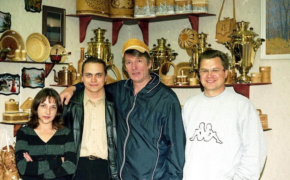 Александр Абдулов в валдайской сувенирной лавке, конец 1990-х.