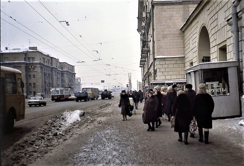 Заневский проспект, впереди по курсу - мост Александра Невского.