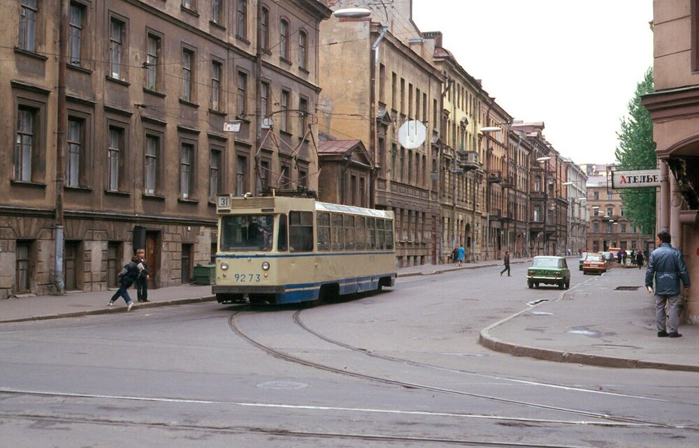 ЛМ-68 "Аквариум" на Дмитровском переулке рядом с Владимирским собором.