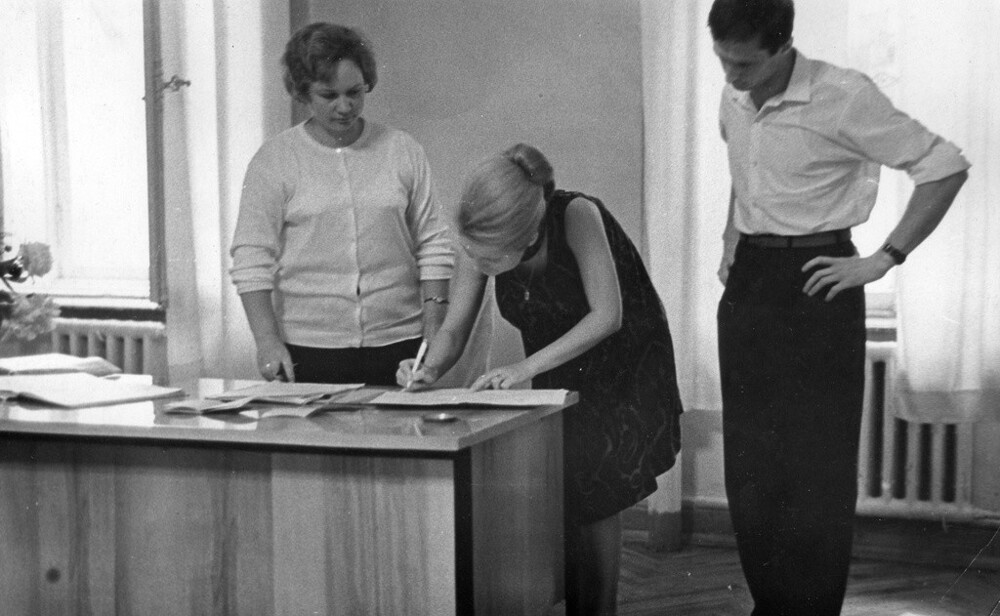 Фотография из архива Натальи Крюковой. Свадьба родителей. 5 июля 1968 года. Неизвестный автор. Ленинград.
