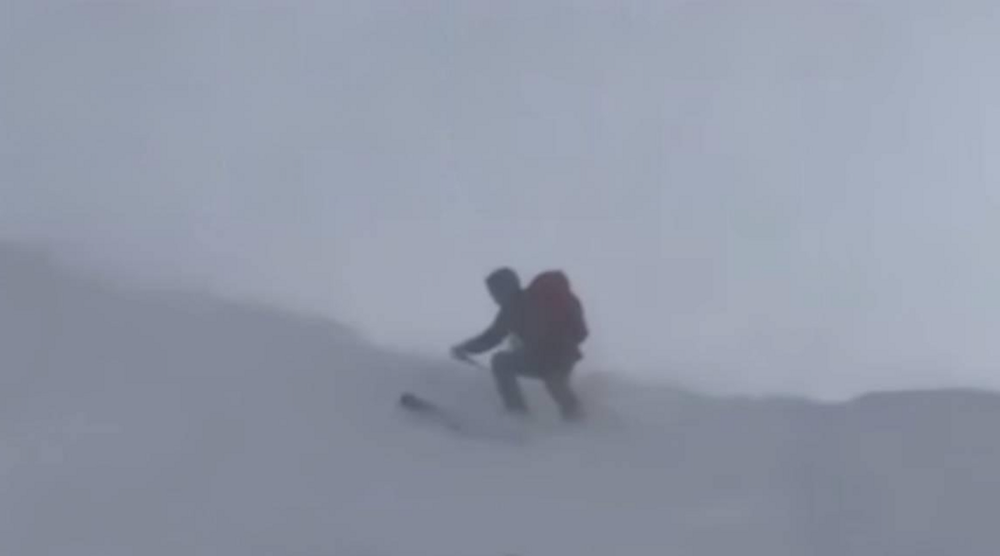 Лыжник чуть не погиб во время схода лавины