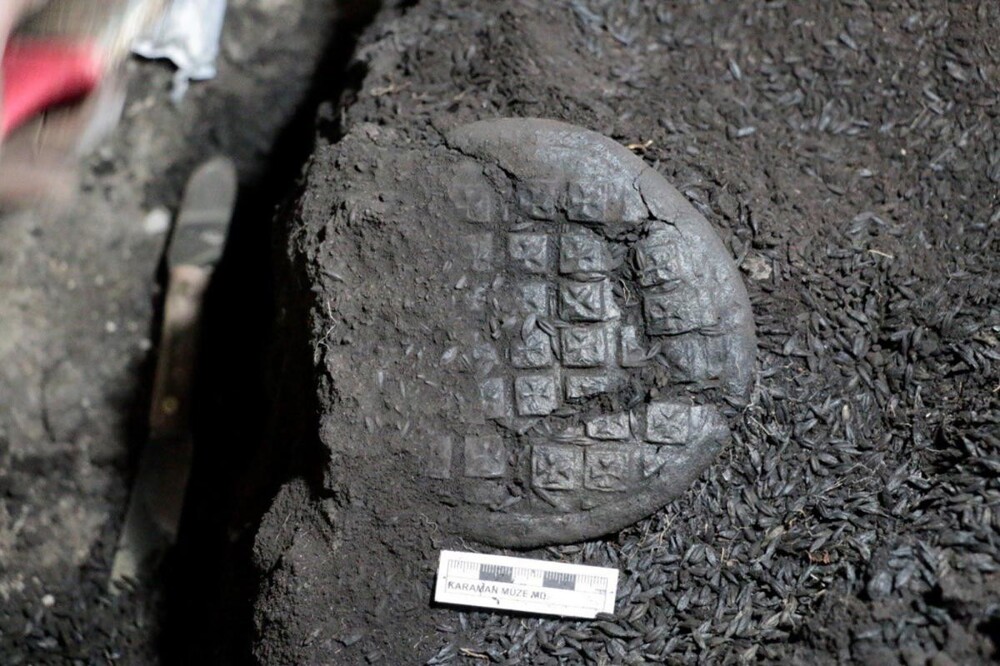 В Турции найден 1200-летний хлеб с изображением Христа