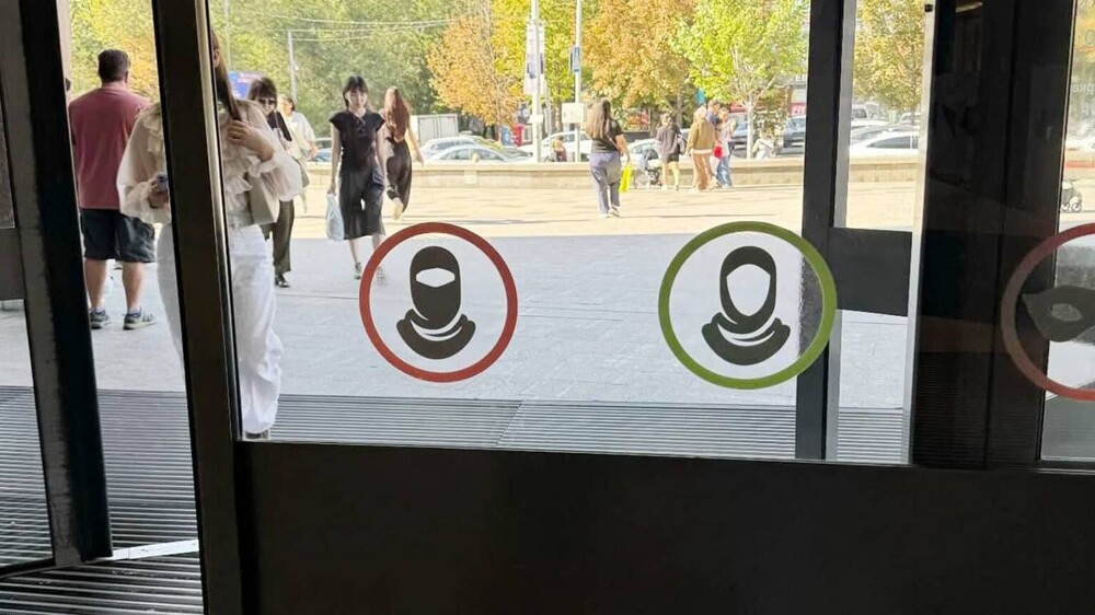 А мешок на голове - это для диких