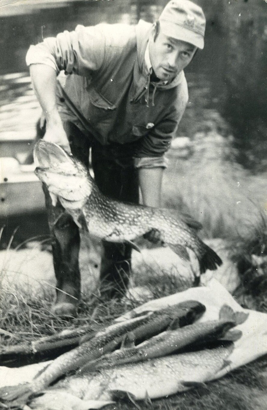 Улов щуки на реке Тимшер Гайнского района. 1980 год. Неизвестный автор. Пермская область.