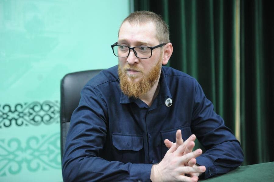 "Чеченские женщины должны носить платки": помощник Кадырова порекомендовал соотечественницам покрывать головы