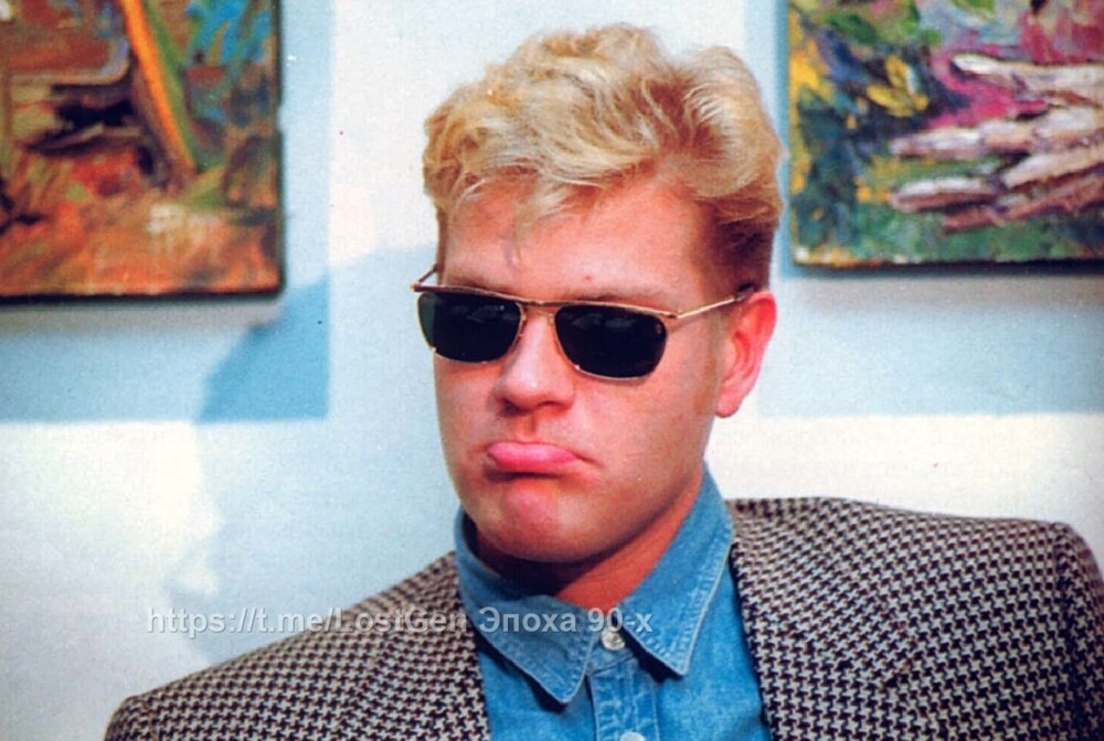 Ведущий передачи "МузОбоз" Иван Демидов (раскатал губу однако)) 1995 год Ведущий передачи "МузОбоз" Иван Демидов (раскатал губу однако)) 1995 год