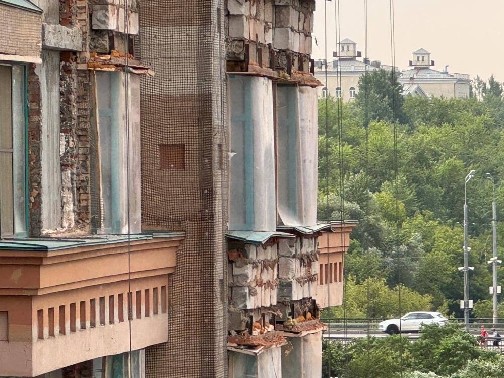 За фасадом «премиального» ЖК — битый кирпич и палки: москвичи ужаснулись состоянию домов «топового» застройщика За фасадом «премиального» ЖК — битый кирпич и палки: москвичи ужаснулись состоянию домов «топового» застройщика