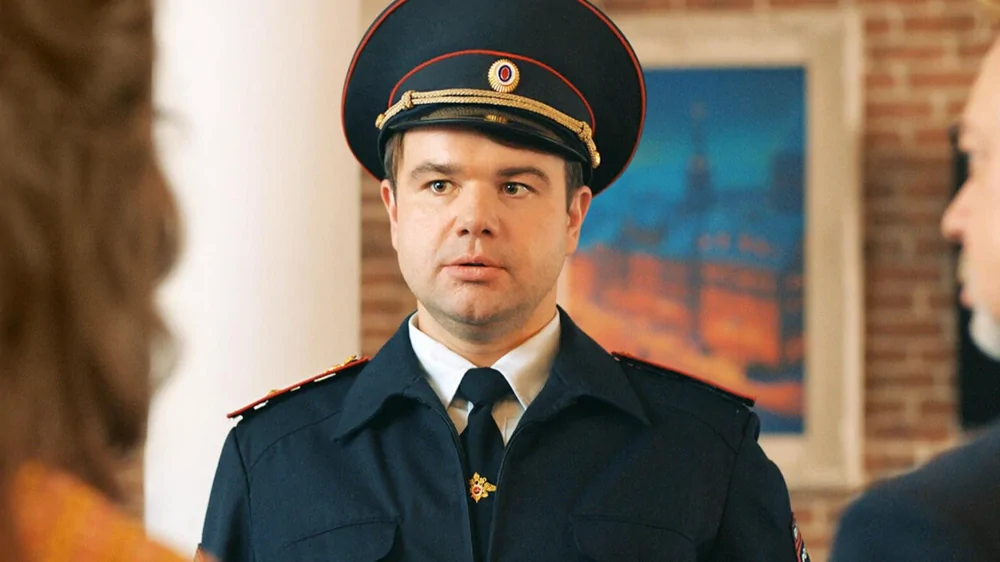 "Бил шнуром от фена, гонялся за мамой с шампуром": звезду сериала "Папины дочки" обвинили в домашнем насилии "Бил шнуром от фена, гонялся за мамой с шампуром": звезду сериала "Папины дочки" обвинили в домашнем насилии