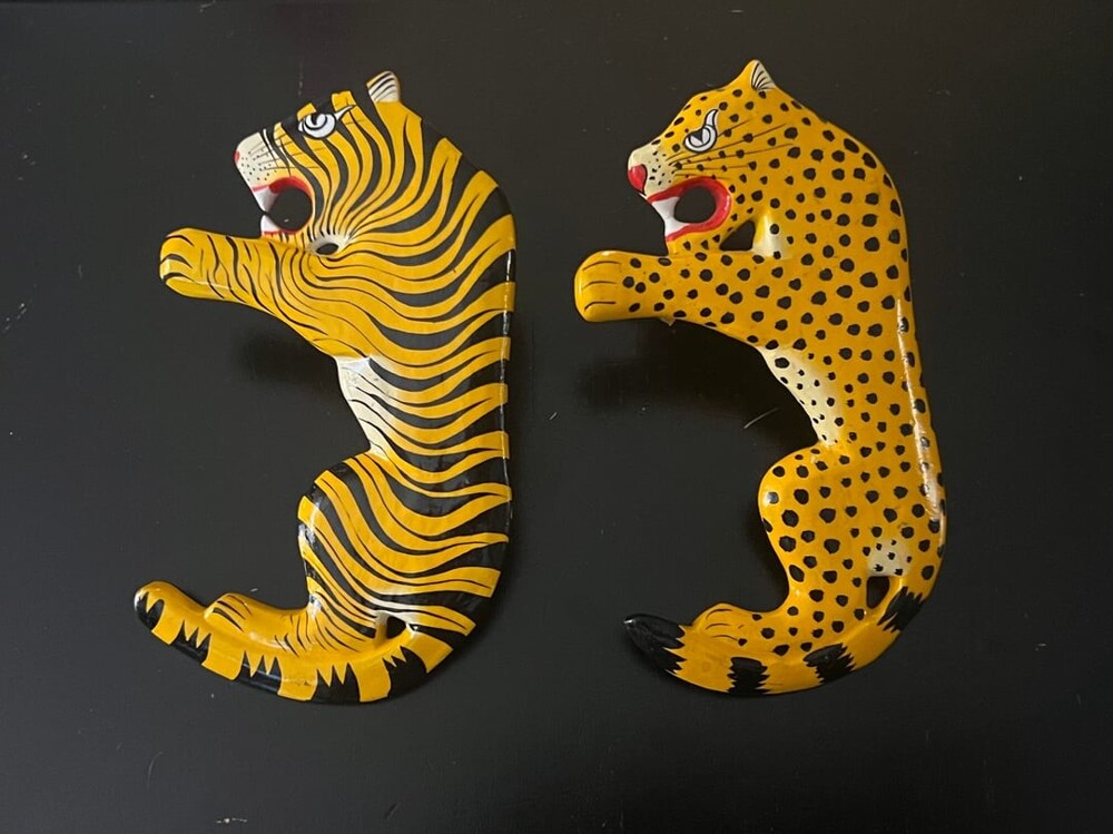 8. Плоские яркие фигурки с кольцом на обратной стороне 8. Плоские яркие фигурки с кольцом на обратной стороне