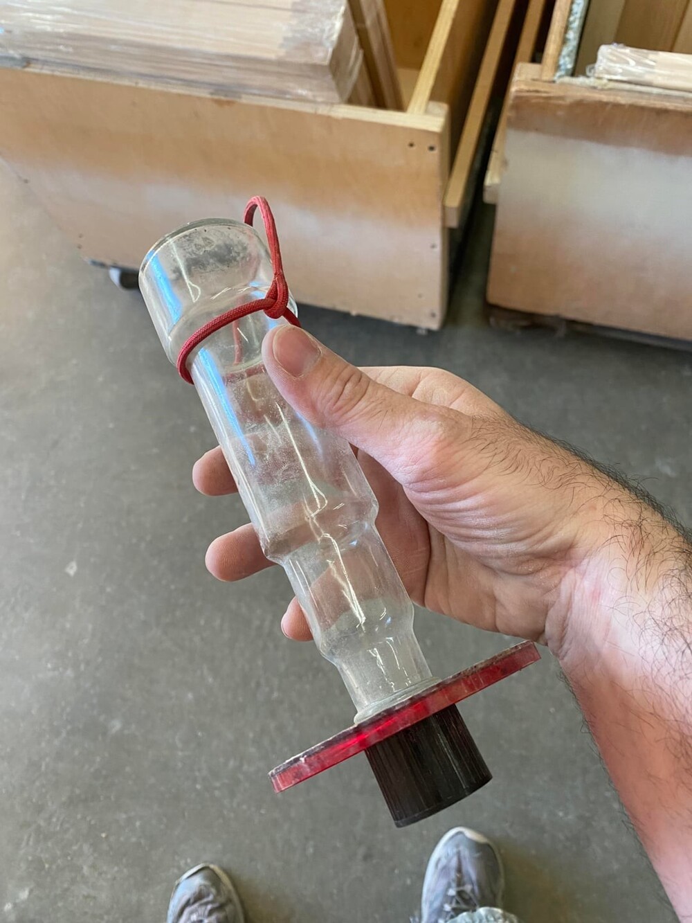 10. Небольшая стеклянная банка, расширяющаяся на конце 10. Небольшая стеклянная банка, расширяющаяся на конце