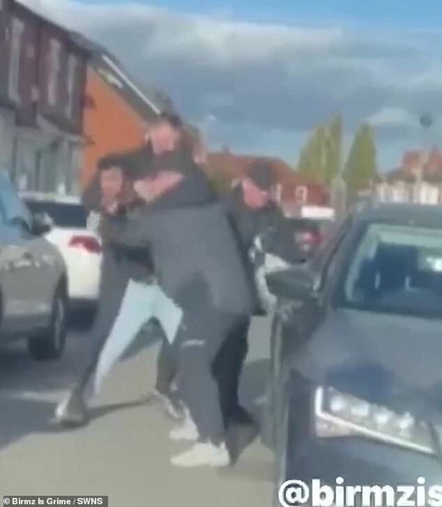 Британские банды выдают себя за полицейских и грабят средь бела дня