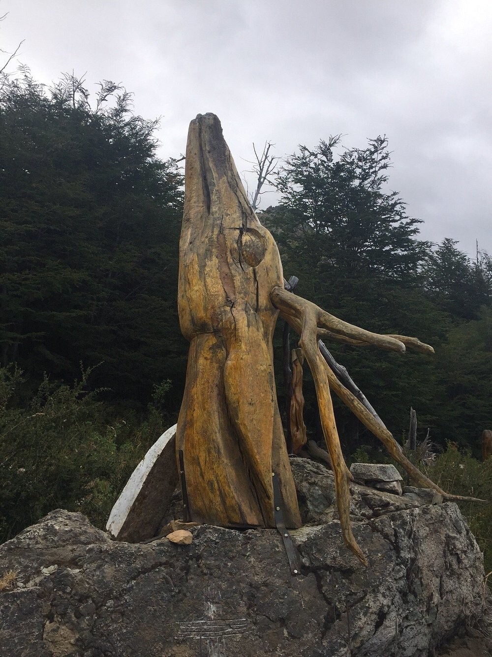 Лес скульптур, вдохнувших новую жизнь в мёртвые деревья Лес скульптур, вдохнувших новую жизнь в мёртвые деревья