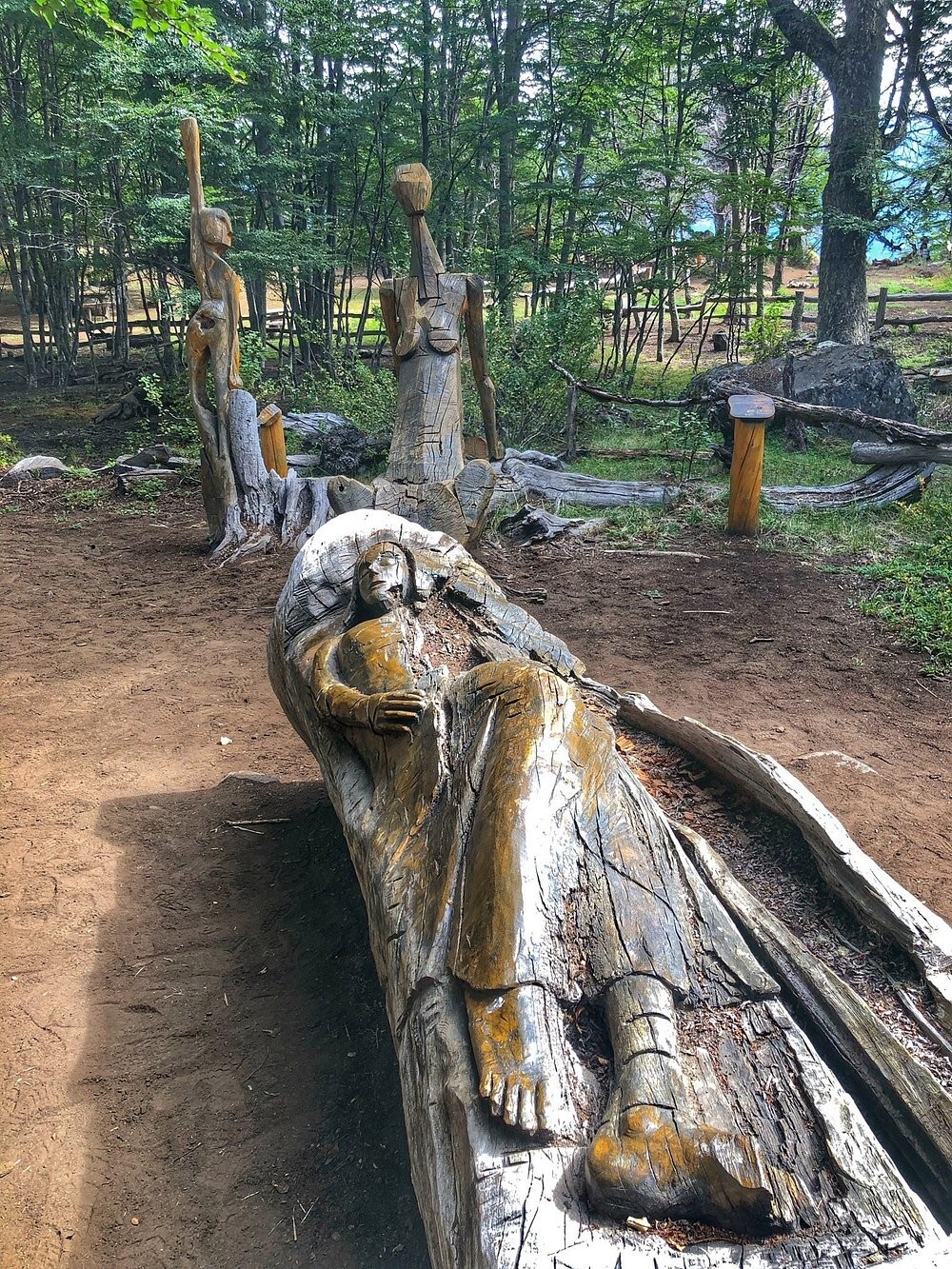 Лес скульптур, вдохнувших новую жизнь в мёртвые деревья Лес скульптур, вдохнувших новую жизнь в мёртвые деревья