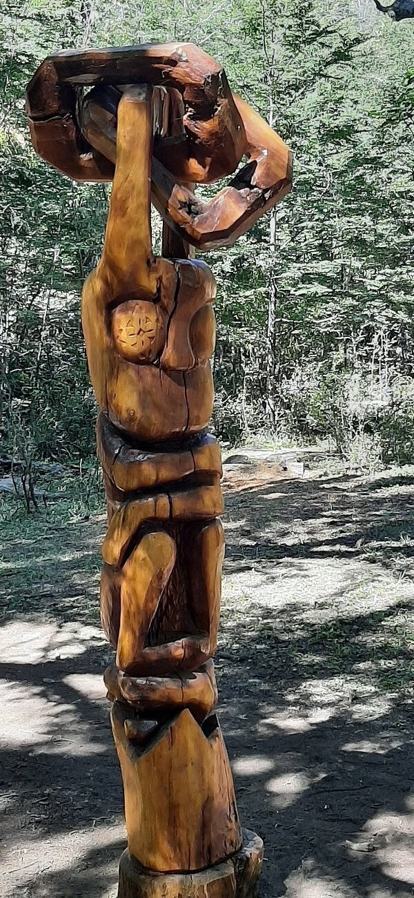 Лес скульптур, вдохнувших новую жизнь в мёртвые деревья Лес скульптур, вдохнувших новую жизнь в мёртвые деревья