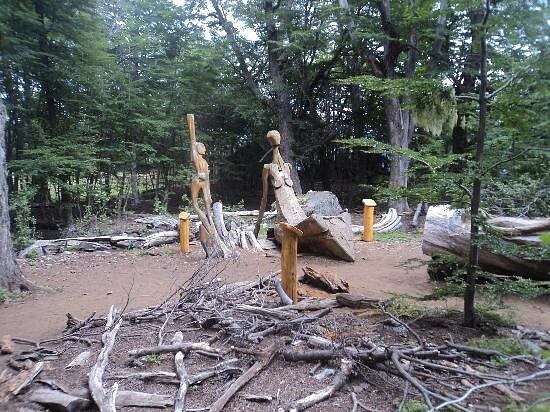 Лес скульптур, вдохнувших новую жизнь в мёртвые деревья Лес скульптур, вдохнувших новую жизнь в мёртвые деревья