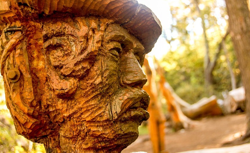 Лес скульптур, вдохнувших новую жизнь в мёртвые деревья Лес скульптур, вдохнувших новую жизнь в мёртвые деревья