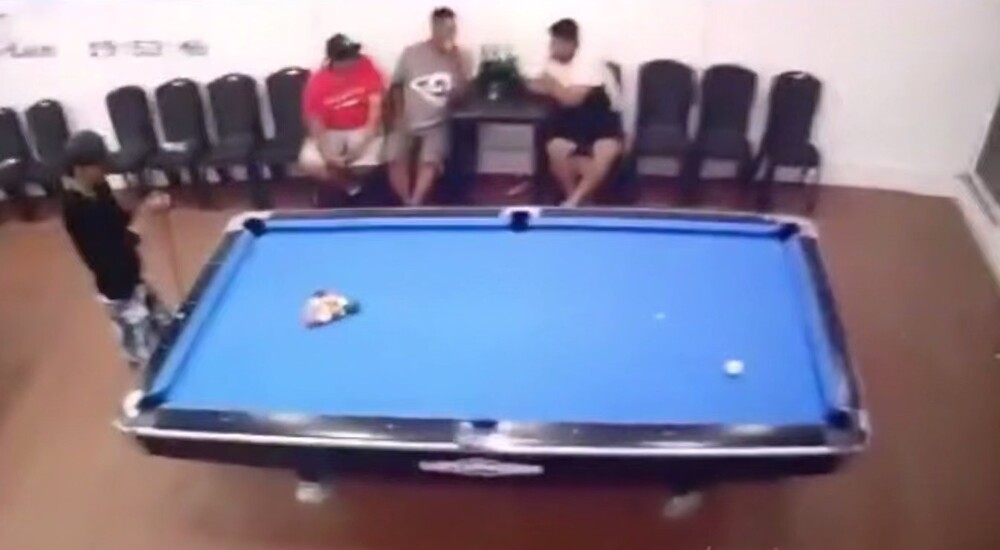 Нападение на посетителей бильярдной в Эквадоре Нападение на посетителей бильярдной в Эквадоре