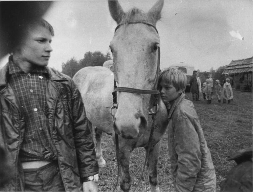 Осень. 1973 год. Авторы: Дмитрий Воздвиженский и Нина Свиридова. Московская область. Осень. 1973 год. Авторы: Дмитрий Воздвиженский и Нина Свиридова. Московская область.