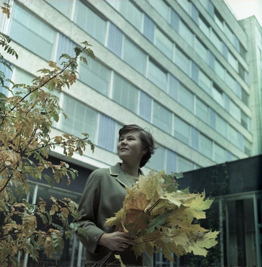 Архитектор Татьяна Баушева, один из авторов проекта гостиницы «Юность». 1961–1965 годы. Автор: Сигизмунд Кропивницкий. Москва. Архитектор Татьяна Баушева, один из авторов проекта гостиницы «Юность». 1961–1965 годы. Автор: Сигизмунд Кропивницкий. Москва.