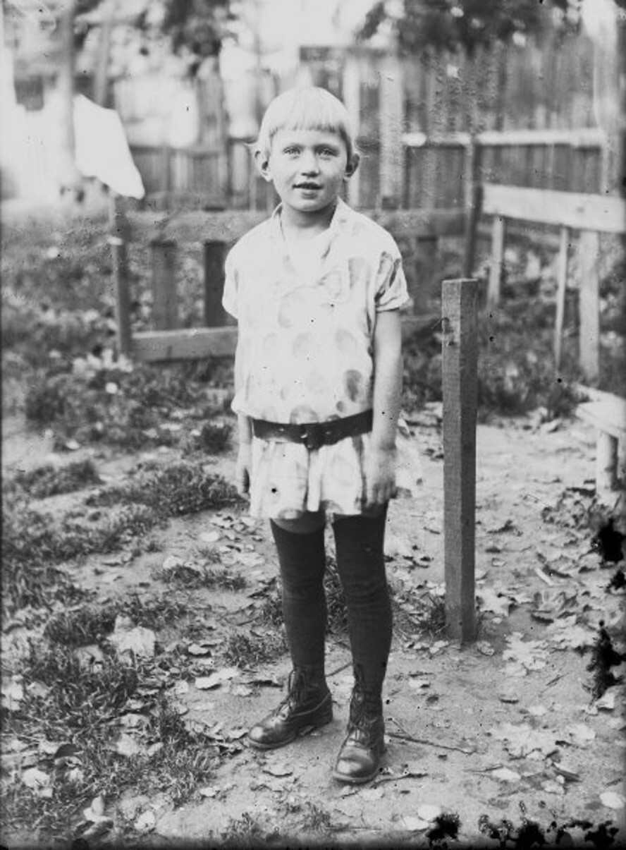 Портрет девочки. 1921–1935 годы. Автор: В. Корбут. Портрет девочки. 1921–1935 годы. Автор: В. Корбут.