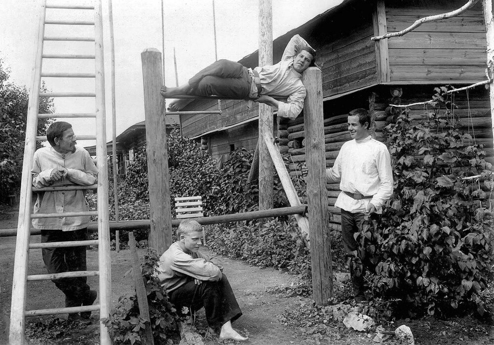 Домашний турник. 1900–1910-е.  Домашний турник. 1900–1910-е.