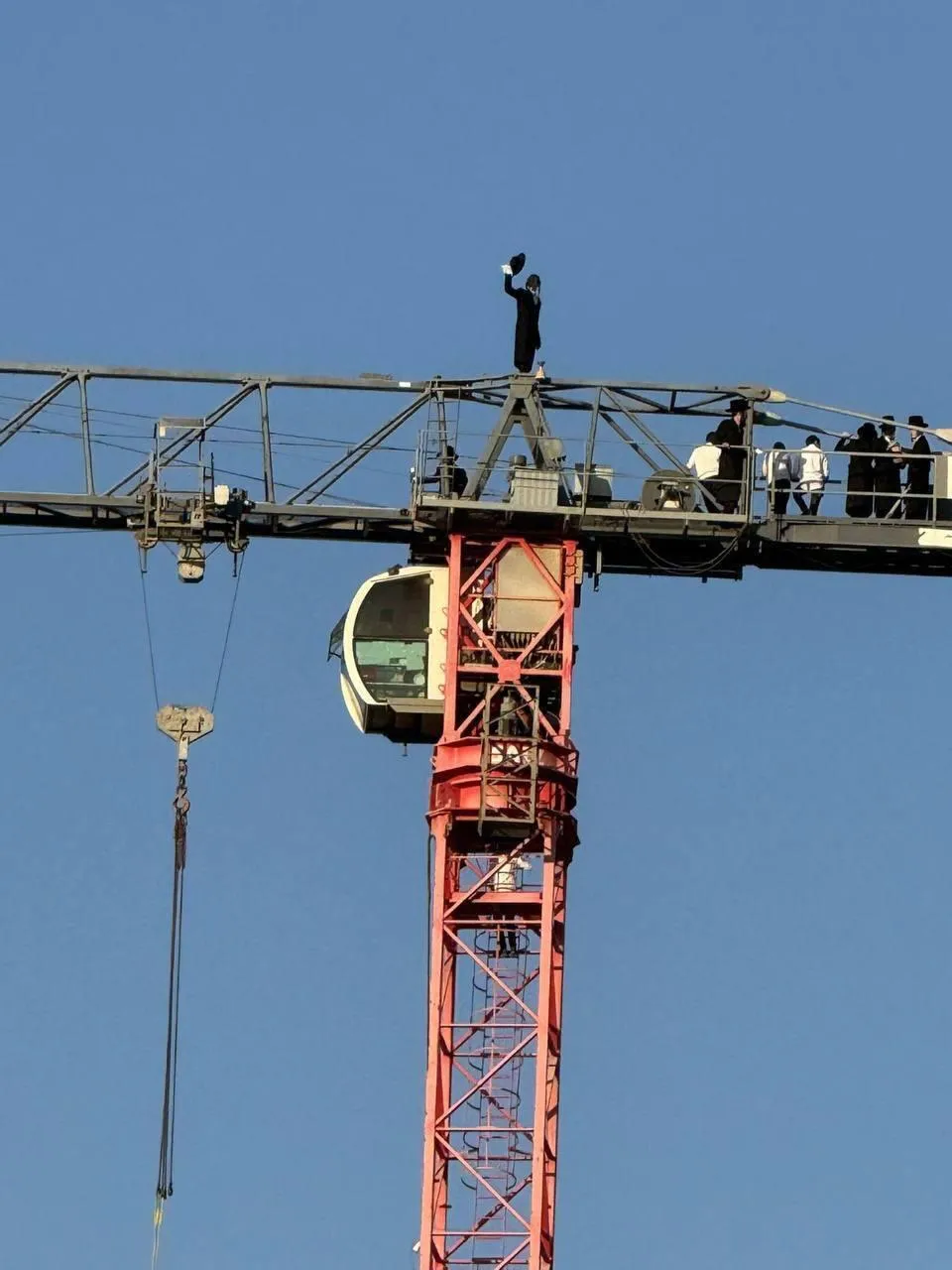 "Лучше уехать в США, чтобы изучать Тору, чем служить": в Израиле сотни тысяч ортодоксальных евреев вышли на митинг протеста "Лучше уехать в США, чтобы изучать Тору, чем служить": в Израиле сотни тысяч ортодоксальных евреев вышли на митинг протеста