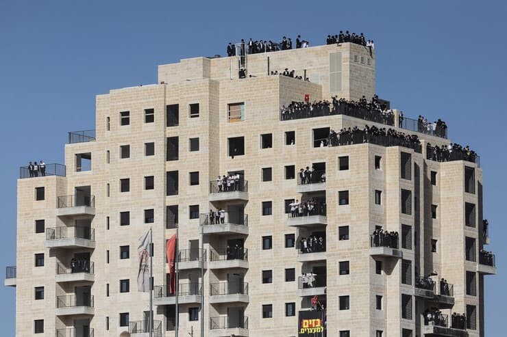 "Лучше уехать в США, чтобы изучать Тору, чем служить": в Израиле сотни тысяч ортодоксальных евреев вышли на митинг протеста "Лучше уехать в США, чтобы изучать Тору, чем служить": в Израиле сотни тысяч ортодоксальных евреев вышли на митинг протеста