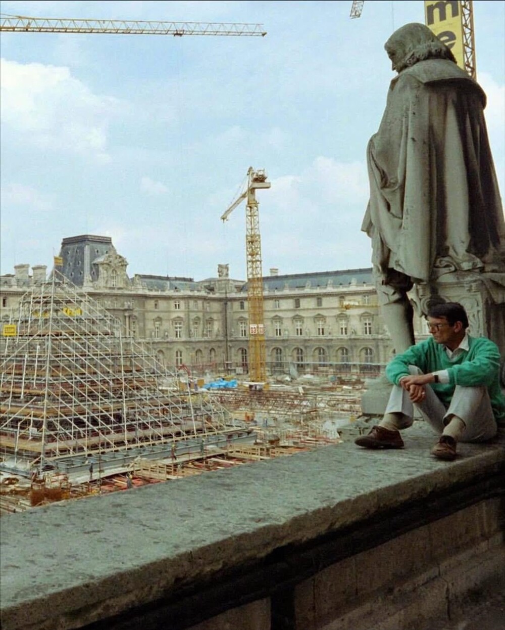 5. Строительство пирамиды Лувра в Париже, 1981 год 5. Строительство пирамиды Лувра в Париже, 1981 год