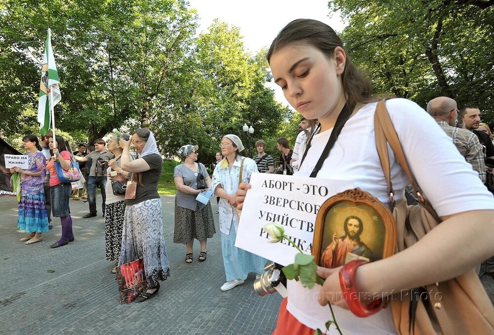 РПЦ разработает молебен от абортов