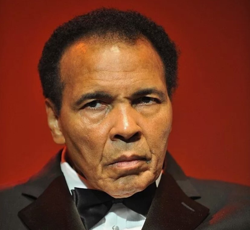 На Аллее славы тысячи имён, но только одно нельзя топтать - история звезды, висящей на стене