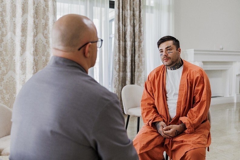 "Звезды под капельницей": на ТВ стартует новое шоу, в котором селебрити отправят в рехаб